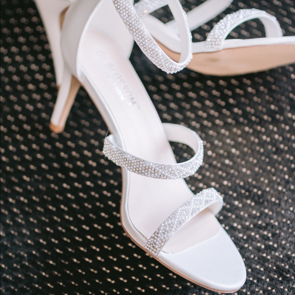 Elegant pearly heels - Picture 2 of 3